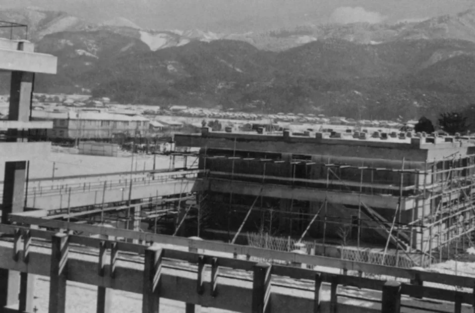 柏心館[管理棟(事務室・教員室・図書室他)]竣工（～2008）